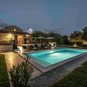 https://mas-provenal-4-sainte-croix-piscine-chauffe.fr-provencehotel.com